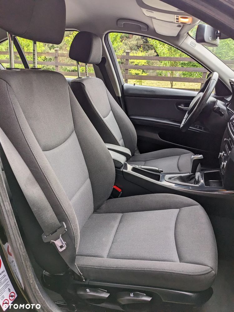 BMW Seria 3 318i Edition Exclusive - 25