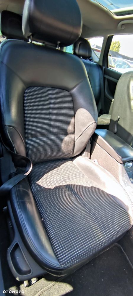 Peugeot 407 - 13