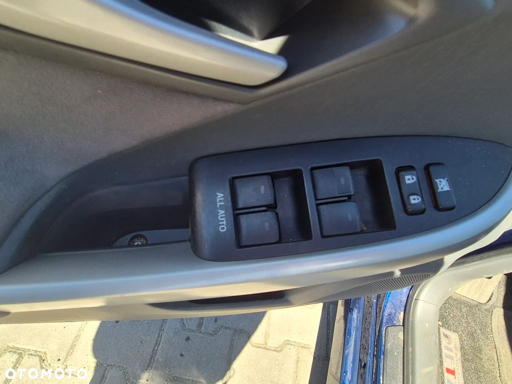 Toyota Prius (Hybrid) Executive - 19