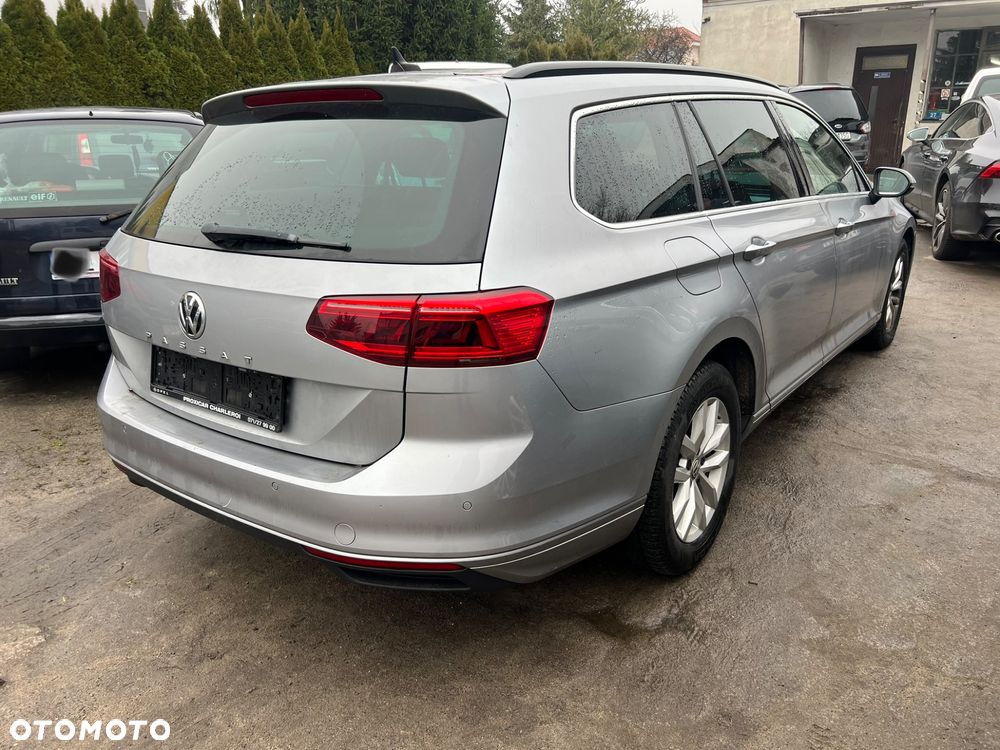 Volkswagen Passat 1.6 TDI SCR DSG Business - 2