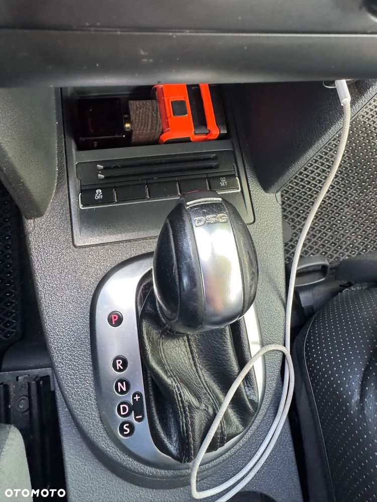 Volkswagen Touran 2.0 TDI Highline DSG - 38