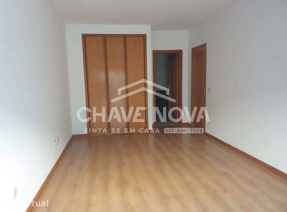 LA - Apartamento T2 para Venda C/ Logradouro  e Box, em Canelas - Grande imagem: 5/15
