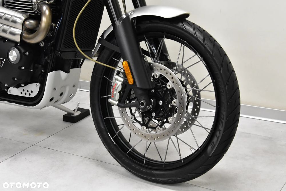Triumph Scrambler - 30