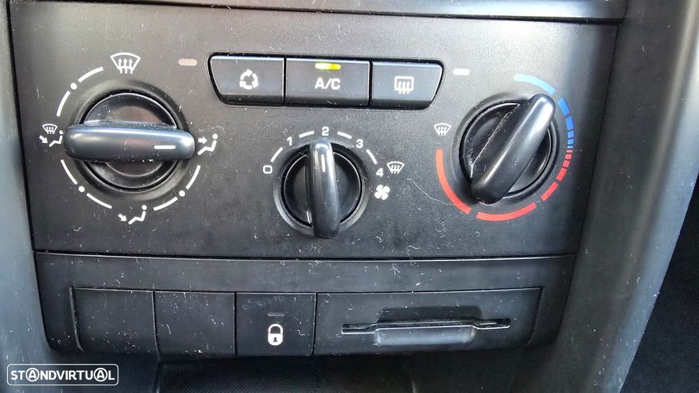 Peugeot 207 1.4 HDi Urban - 18