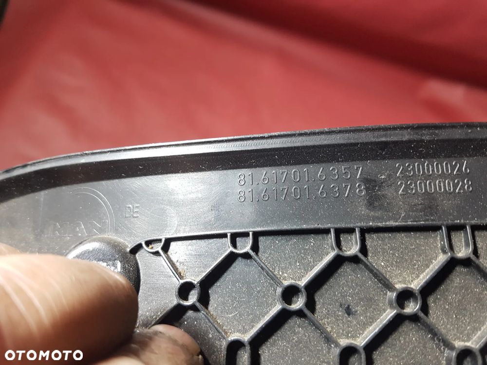 OBUDOWA RAMKA ZEGARÓW LICZNIKA MAN TGX EURO 6 81617016357 - 2