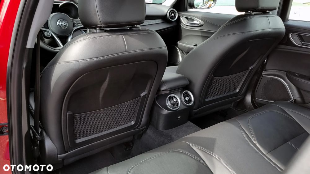 Alfa Romeo Giulia 2.0 Turbo 16V AT8-Q4 Ti - 35