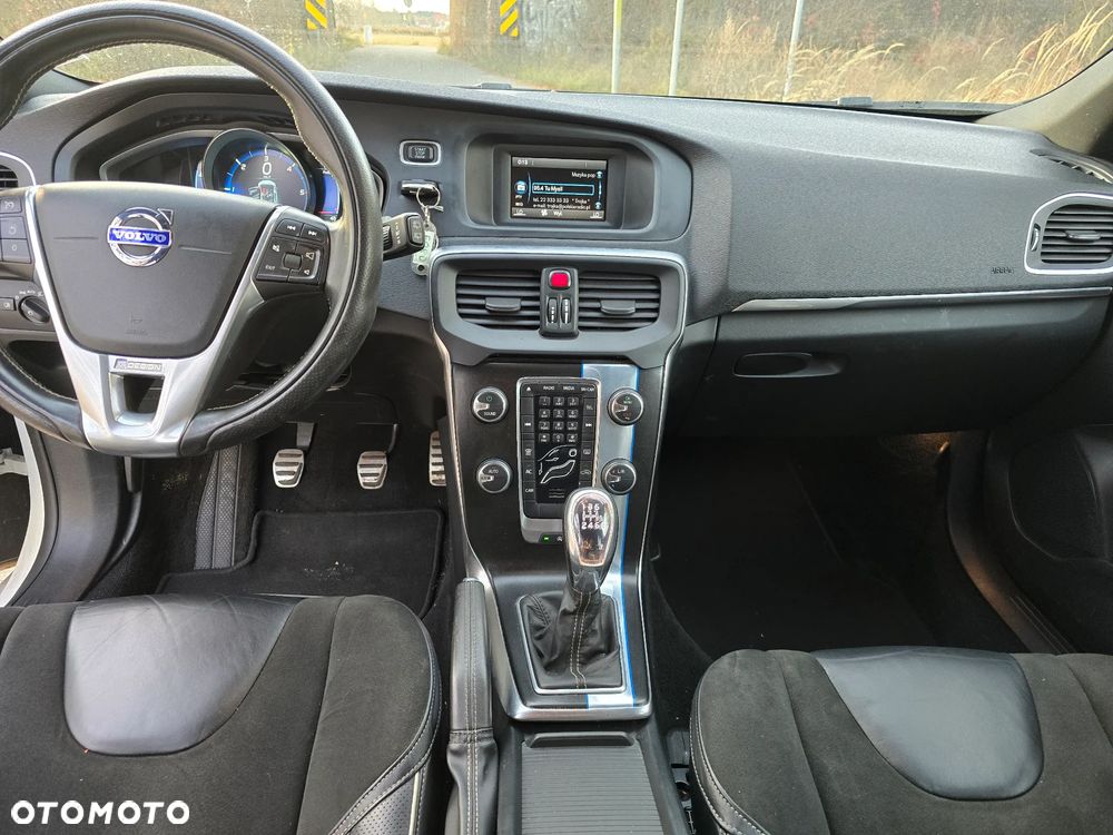 Volvo V40 D3 R Design - 10