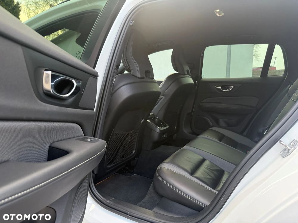 Volvo V60 D4 R-Design - 8