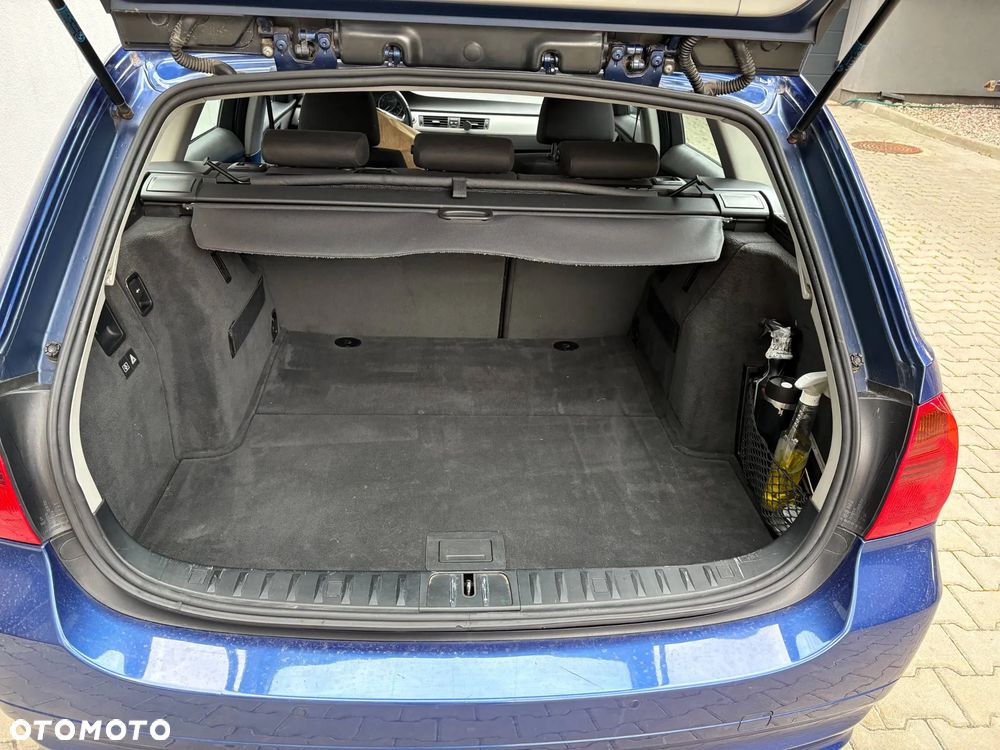 BMW Seria 3 320i - 11