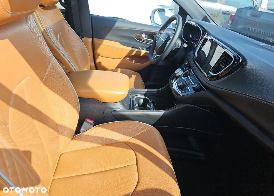 Chrysler Pacifica - 11