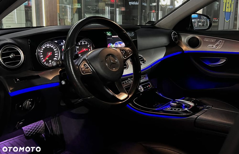 Mercedes-Benz Klasa E 200 9G-TRONIC - 37