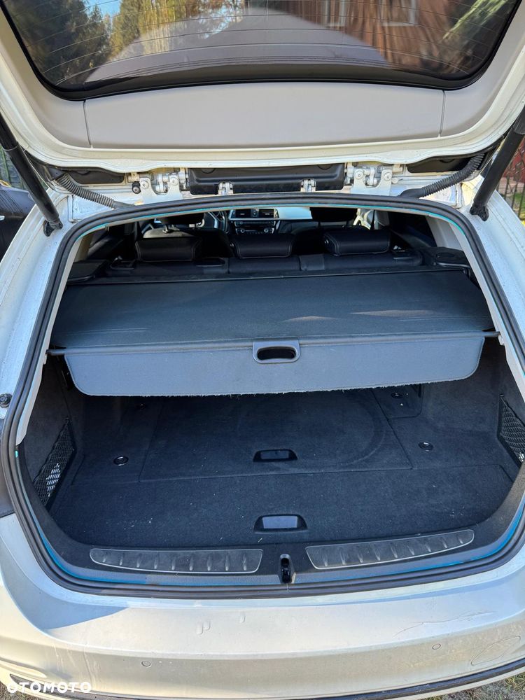 BMW Seria 3 320i Touring - 8