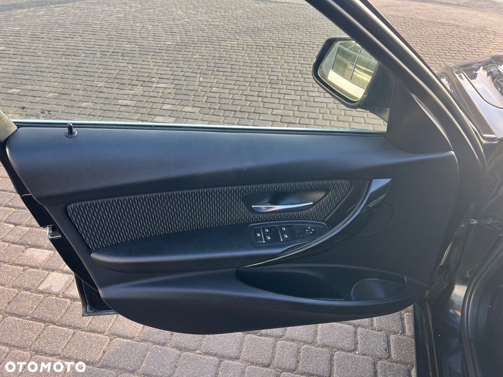 BMW Seria 3 320d Edition Luxury Line Purity - 12