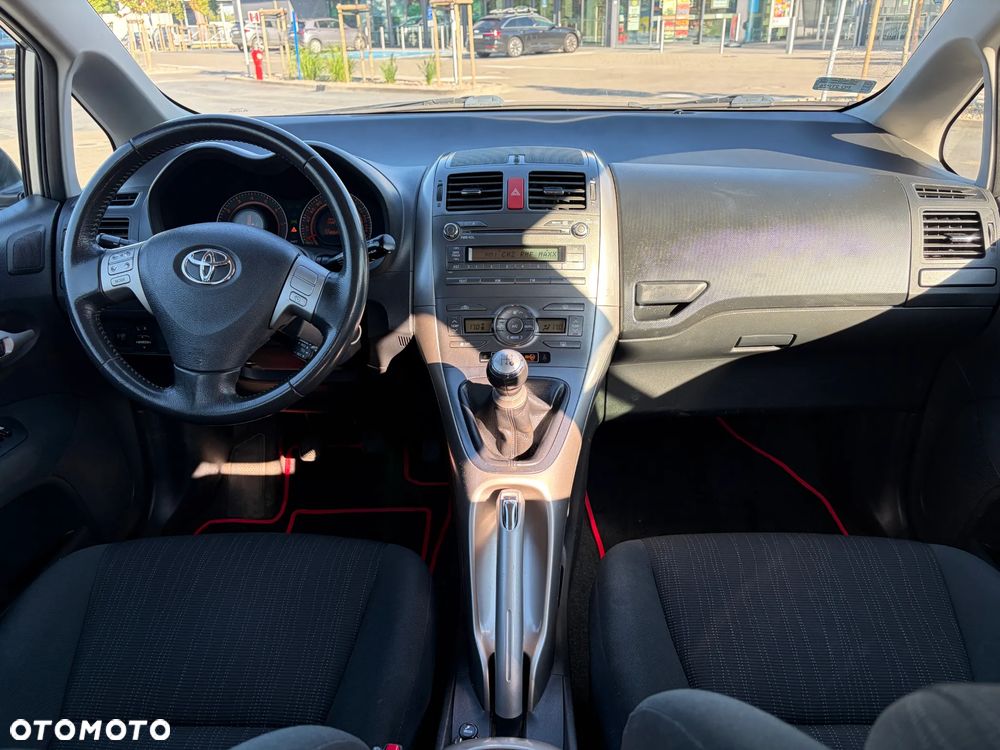 Toyota Auris 1.6 VVT-i Executive - 27