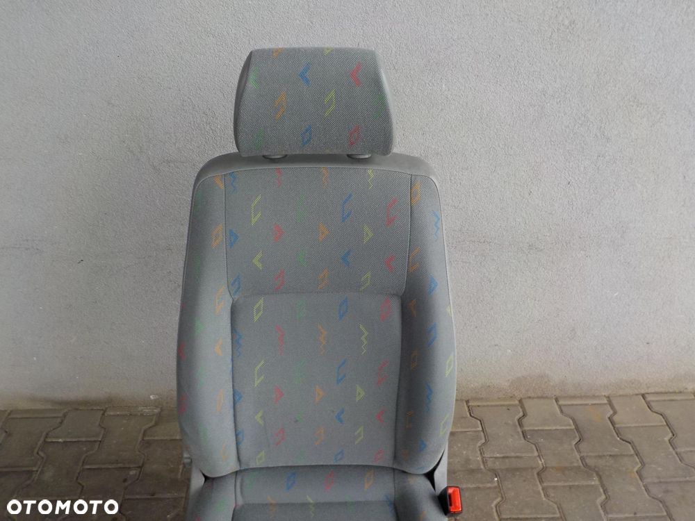 VW T5 FOTEL PRAWY PASAŻERA Z PODSTAWĄ INKA - 3