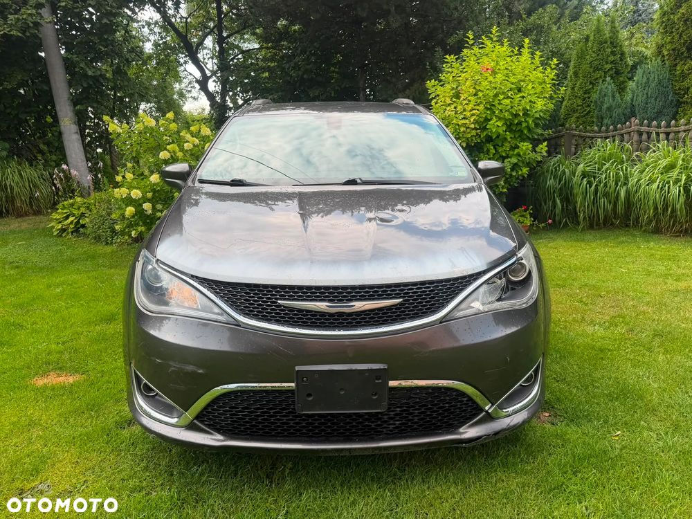Chrysler Pacifica - 4