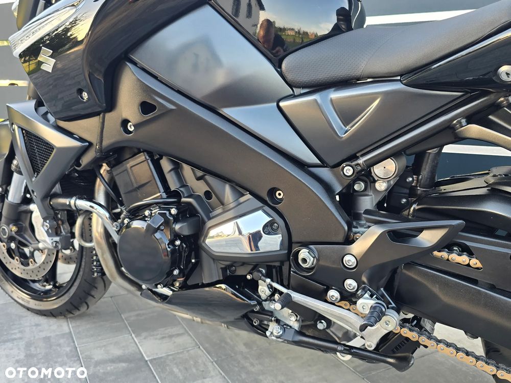 Suzuki GSX - 11
