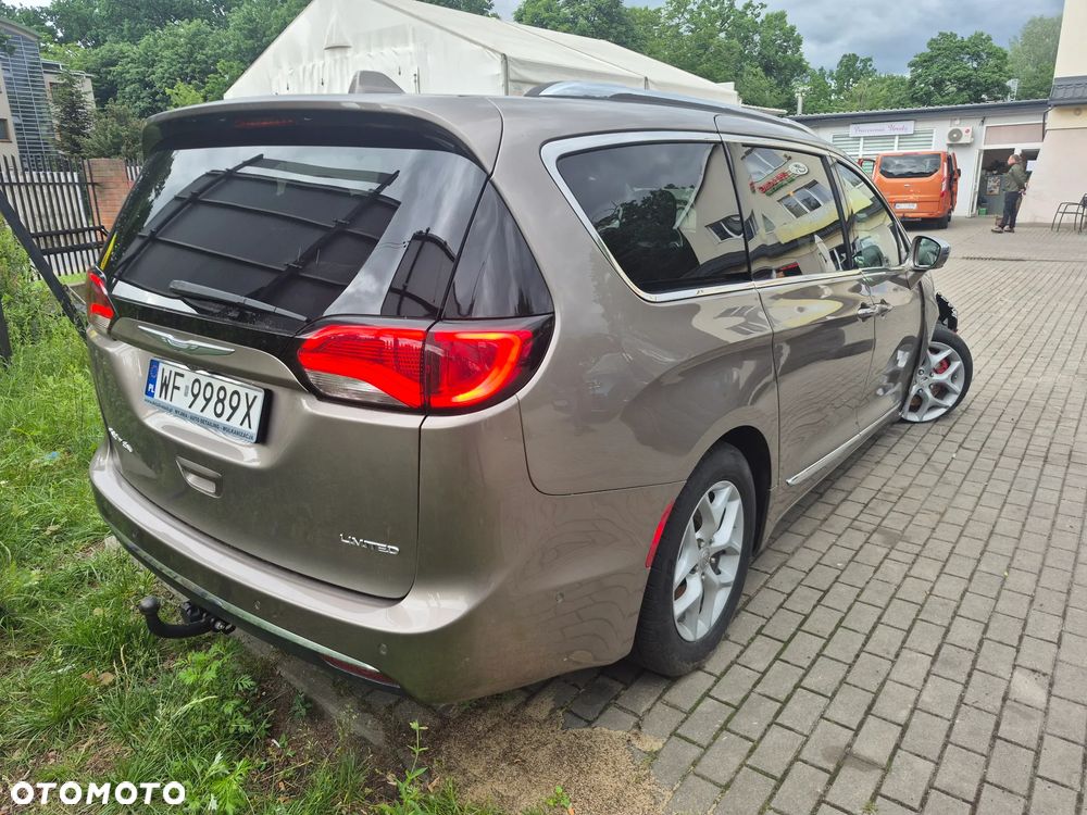 Chrysler Pacifica - 6