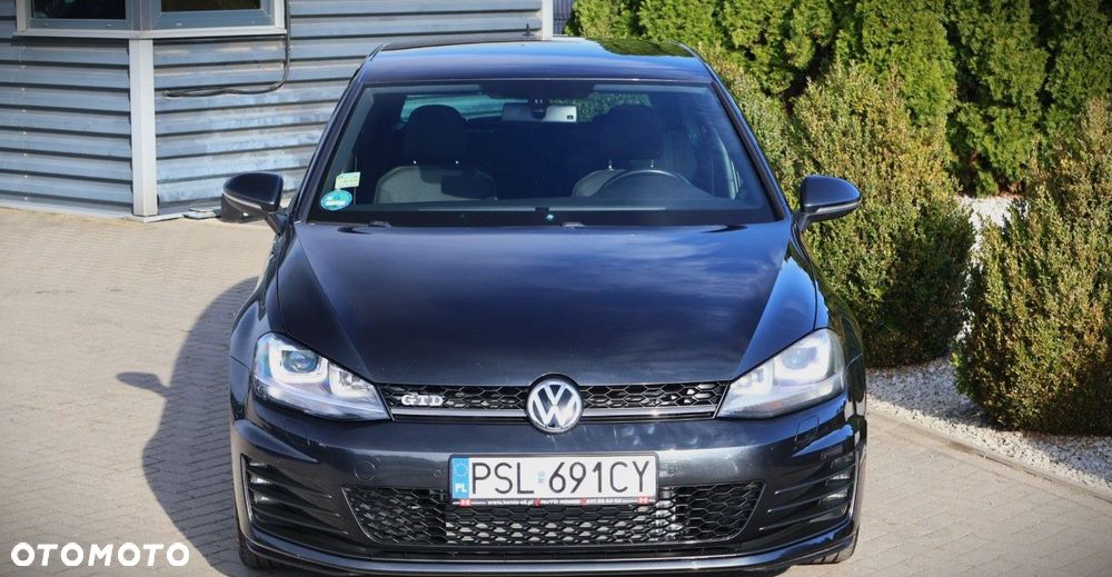 Volkswagen Golf - 10