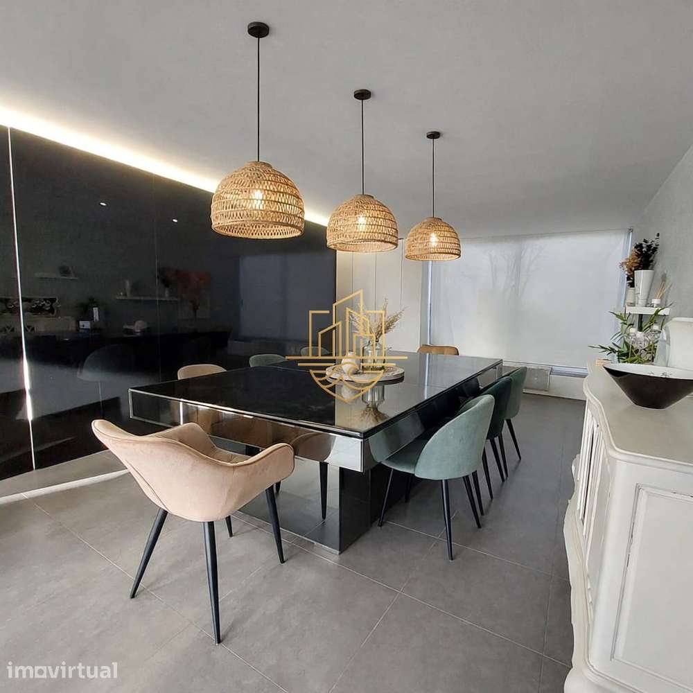 Moradia V5 Remodelada com Piscina, Terraço e Garagens | Alfena, Valong - Grande imagem: 3/27