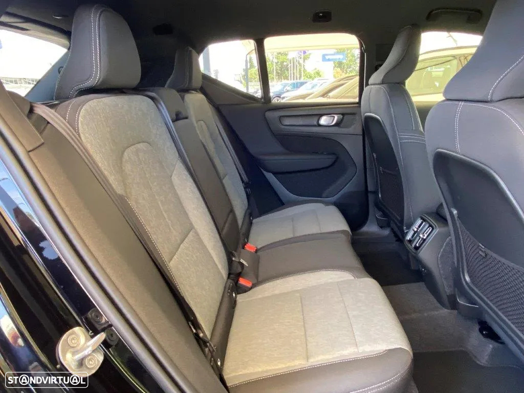 Volvo XC 40 2.0 B3 Black Edition - 11