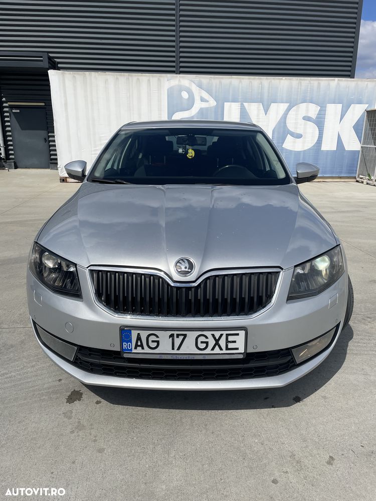 Skoda Octavia 1.6 TDI STYLE DSG - 2