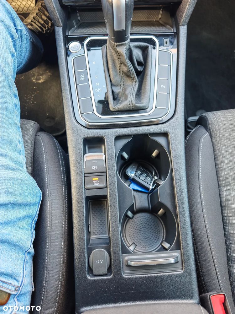 Volkswagen Passat - 22