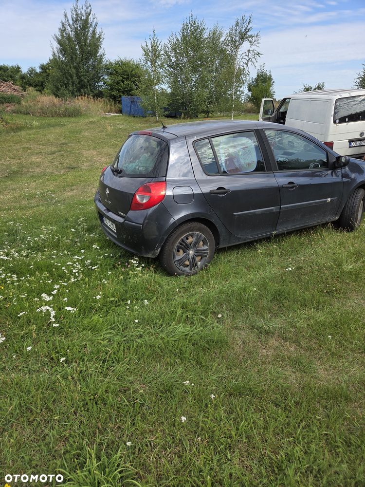 Renault Clio - 2