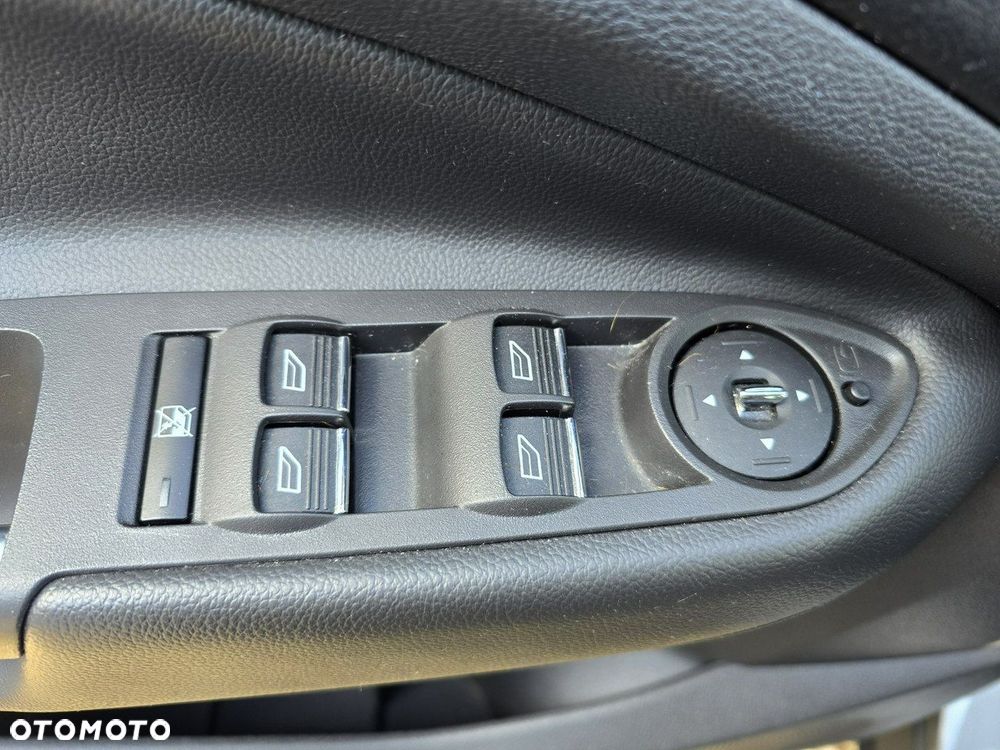 Ford Kuga 1.6 EcoBoost 2x4 Titanium - 25
