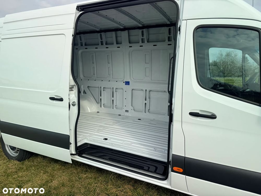 Mercedes-Benz Sprinter - 10