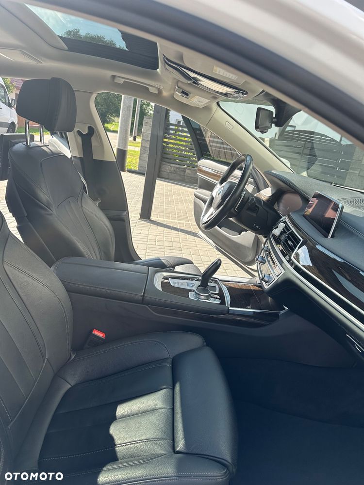 BMW Seria 7 740Li xDrive - 21