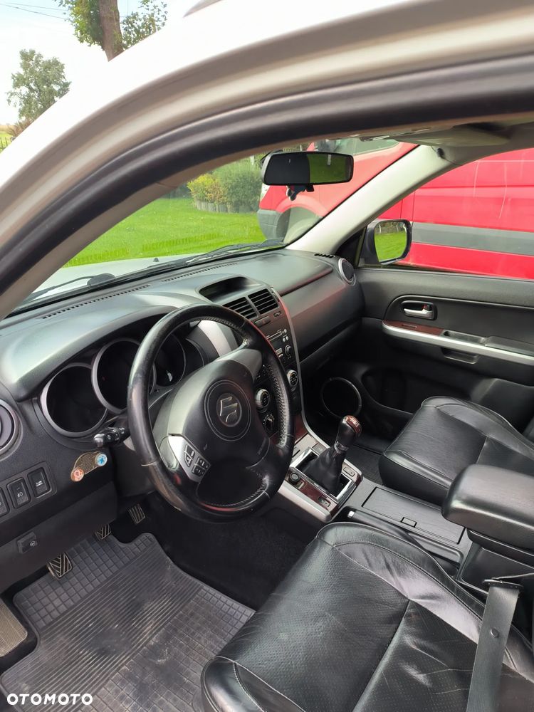 Suzuki Grand Vitara 2.0 - 10