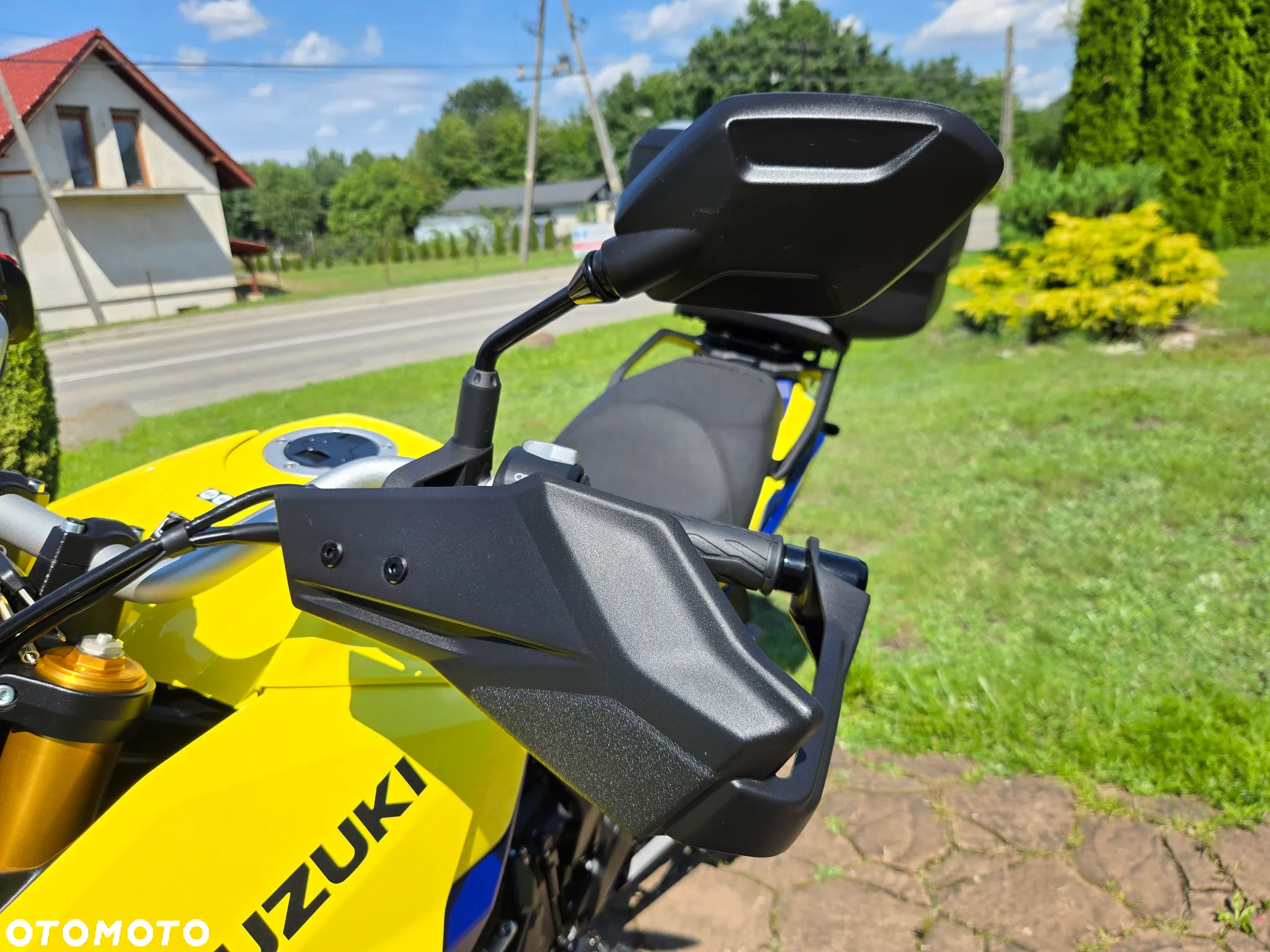 Suzuki V-STROM - 8