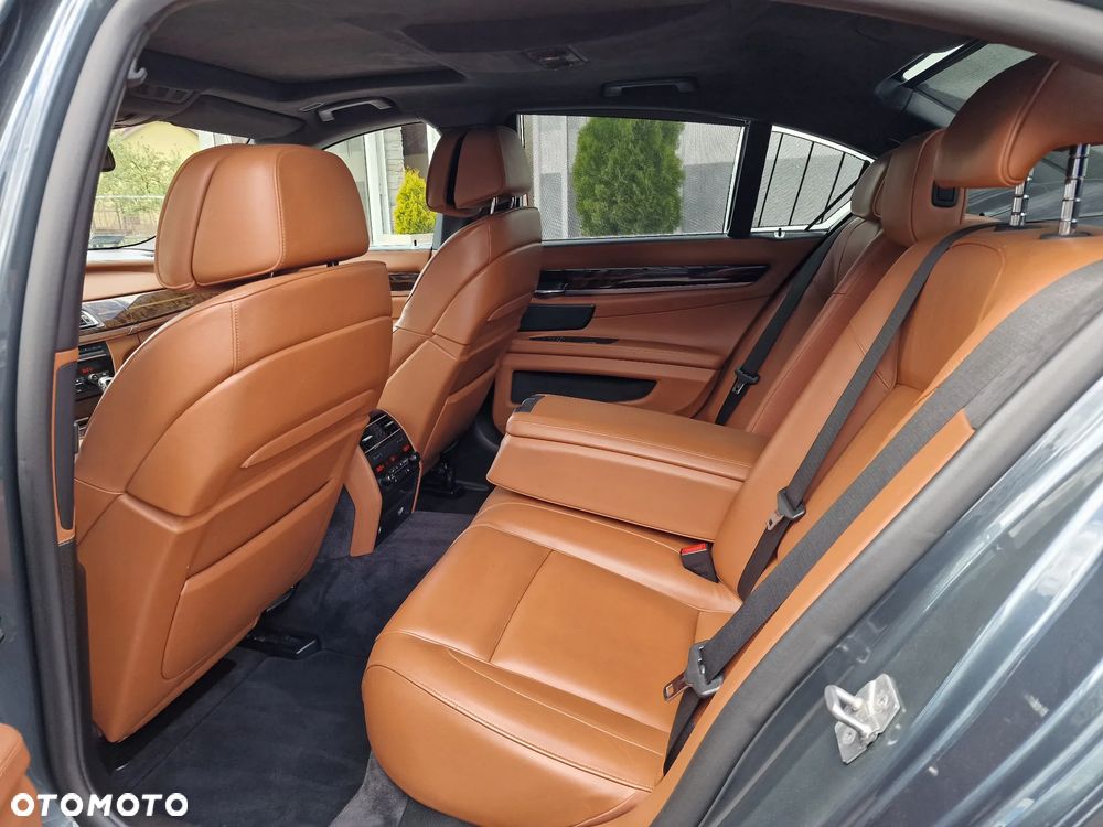 BMW Seria 7 740d - 22