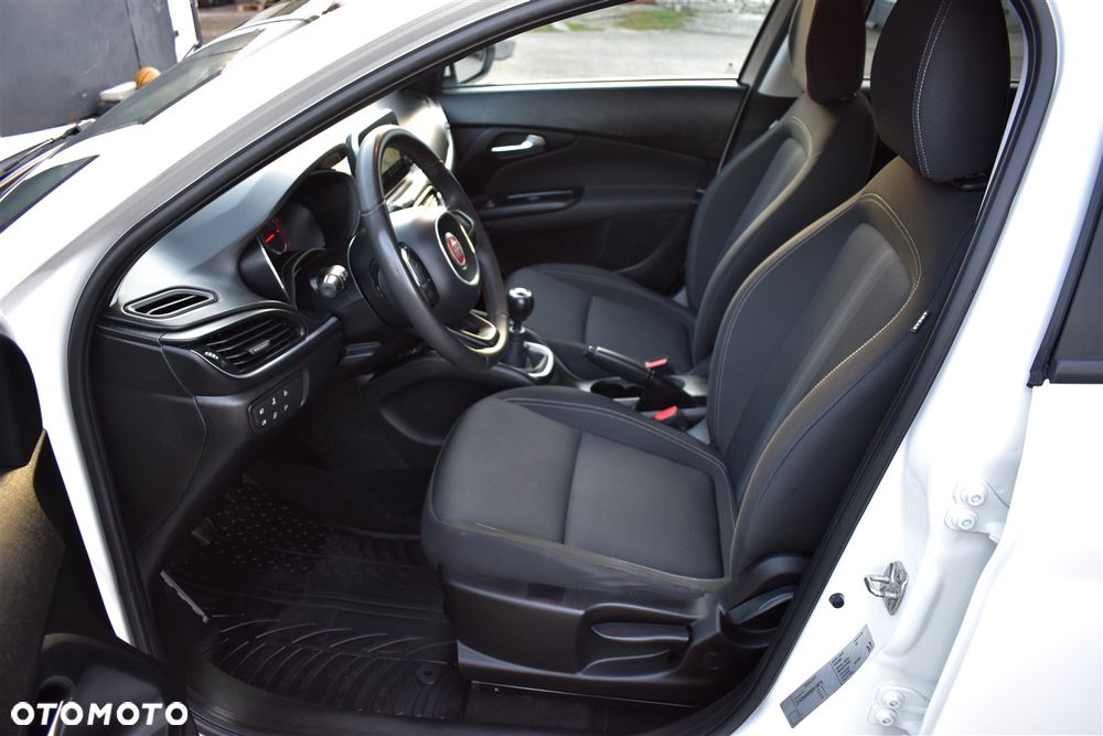 Fiat Tipo 1.4 16v Lounge EU6d - 12