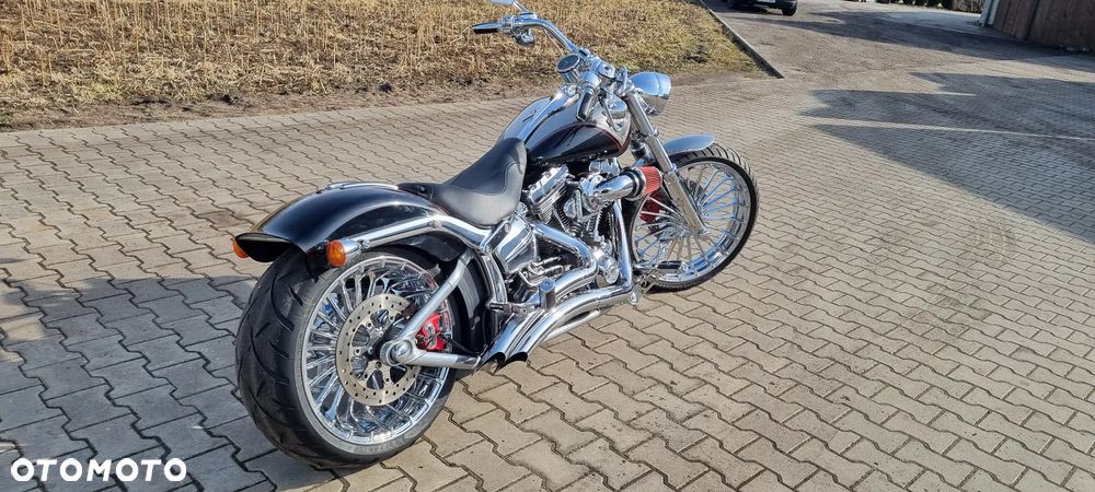 Harley-Davidson Softail Breakout - 6