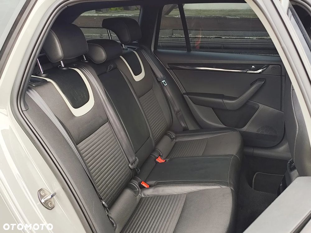 Skoda Octavia 2.0 TDI DSG RS - 16