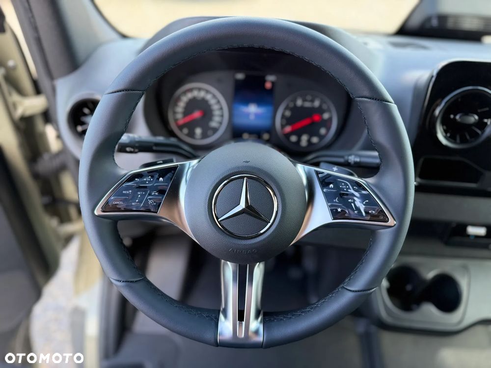 Mercedes-Benz Sprinter - 33