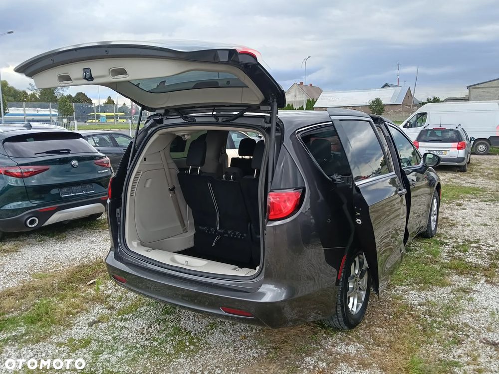 Chrysler Pacifica - 26