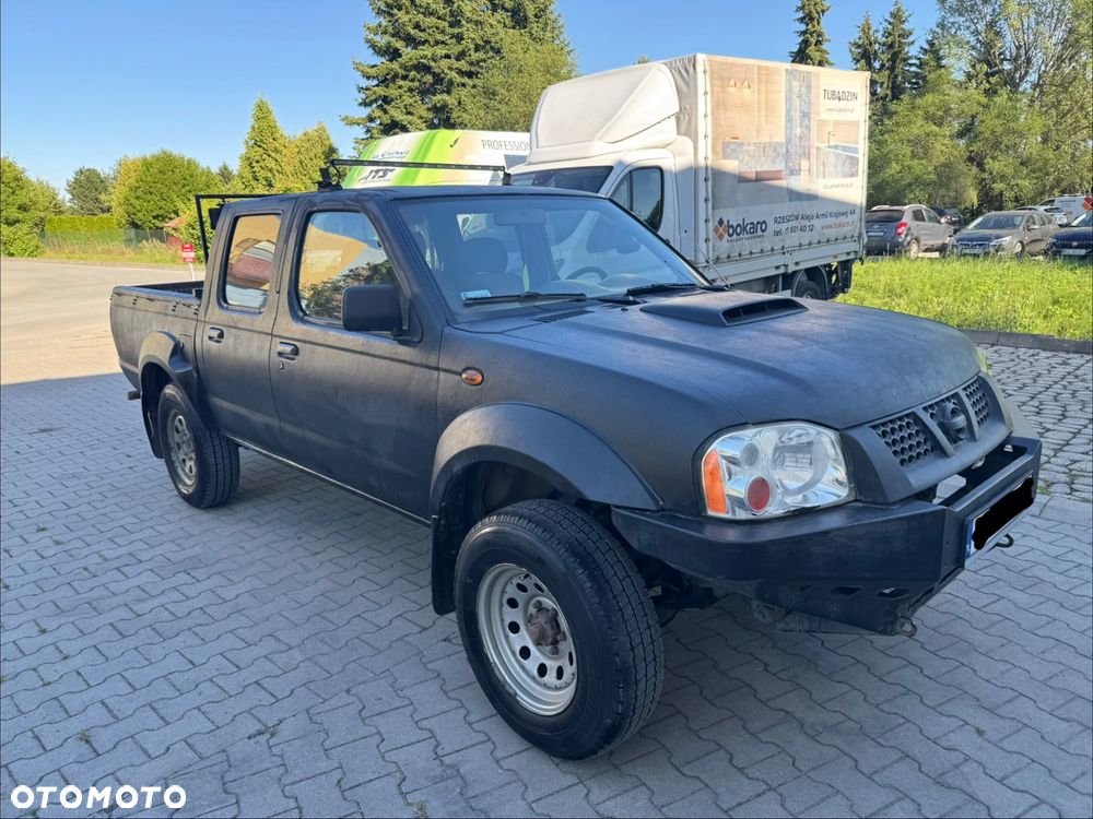 Nissan Pickup - 6