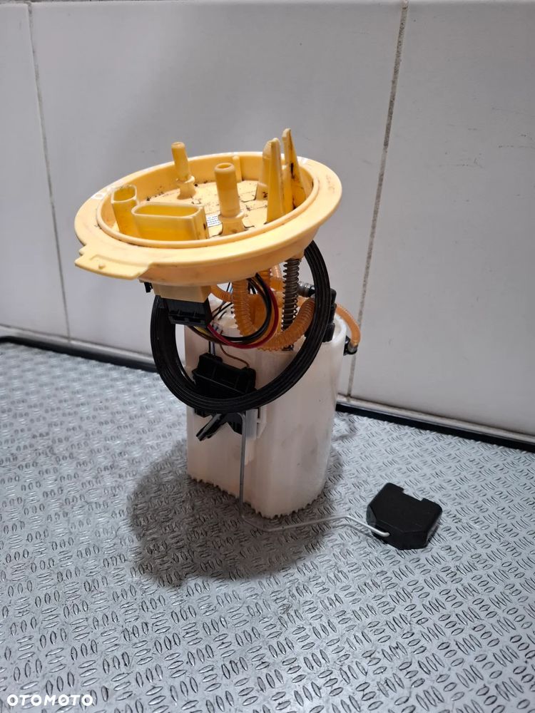 Pompka paliwa zbiornika Skoda Octavia III kombi VRS 2,0 TDI 2017 rok nr 5Q0919050AQ - 2