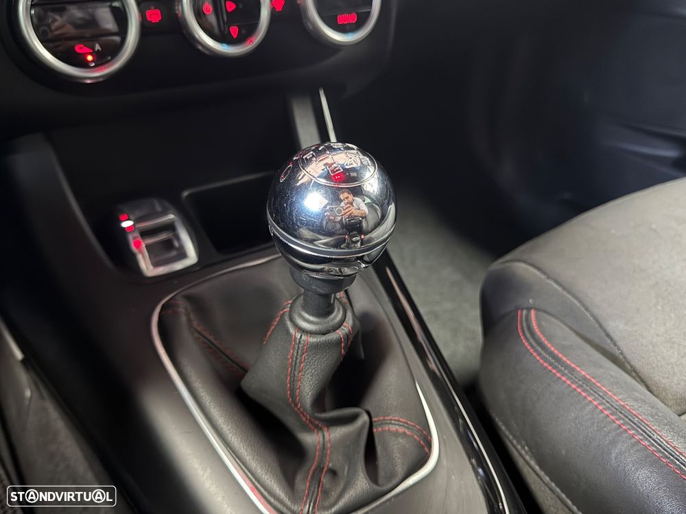 Alfa Romeo Giulietta 1.6 JTDM Veloce - 28