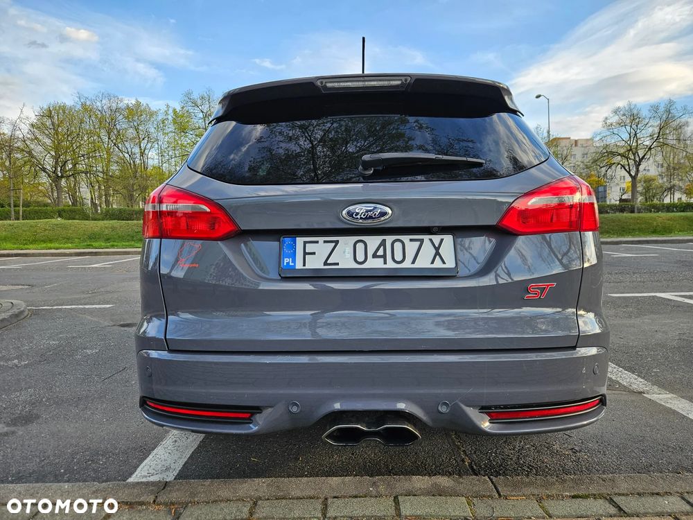 Ford Focus 2.0 EcoBoost ST mit Leder-Sport-Paket - 6