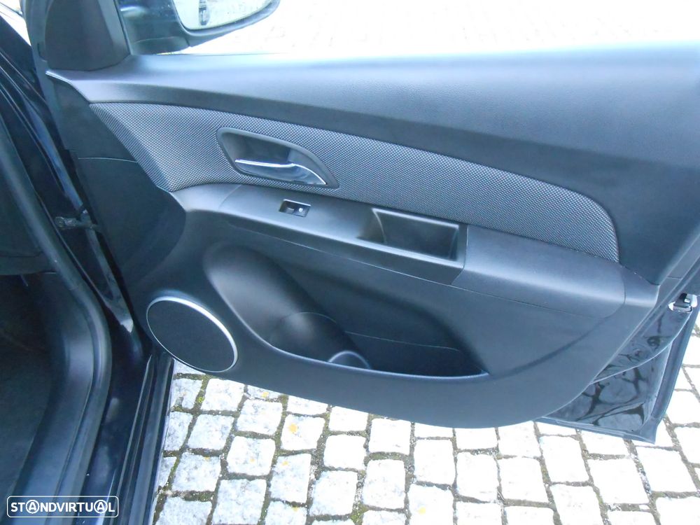 Chevrolet Cruze 1.6 LT - 24