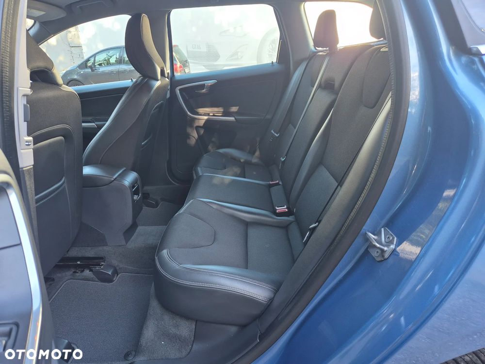 Volvo XC 60 D3 Drive-E Momentum - 19