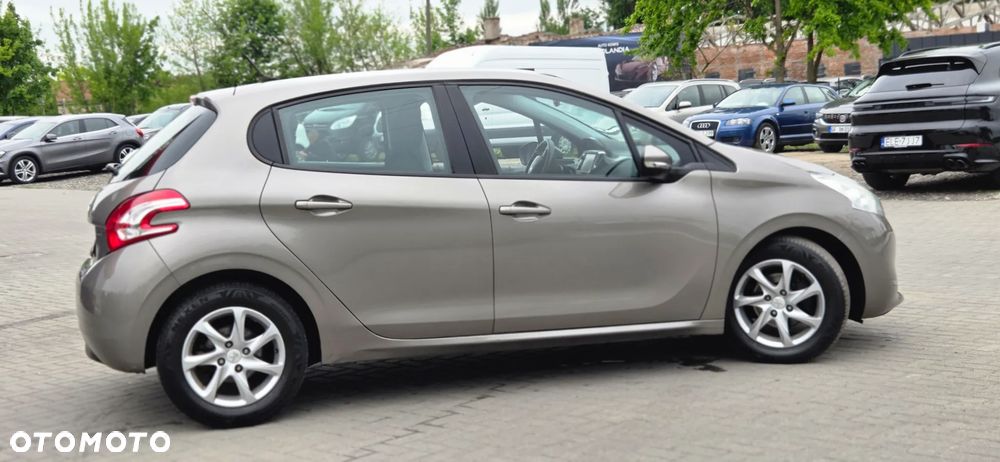 Peugeot 208 - 17