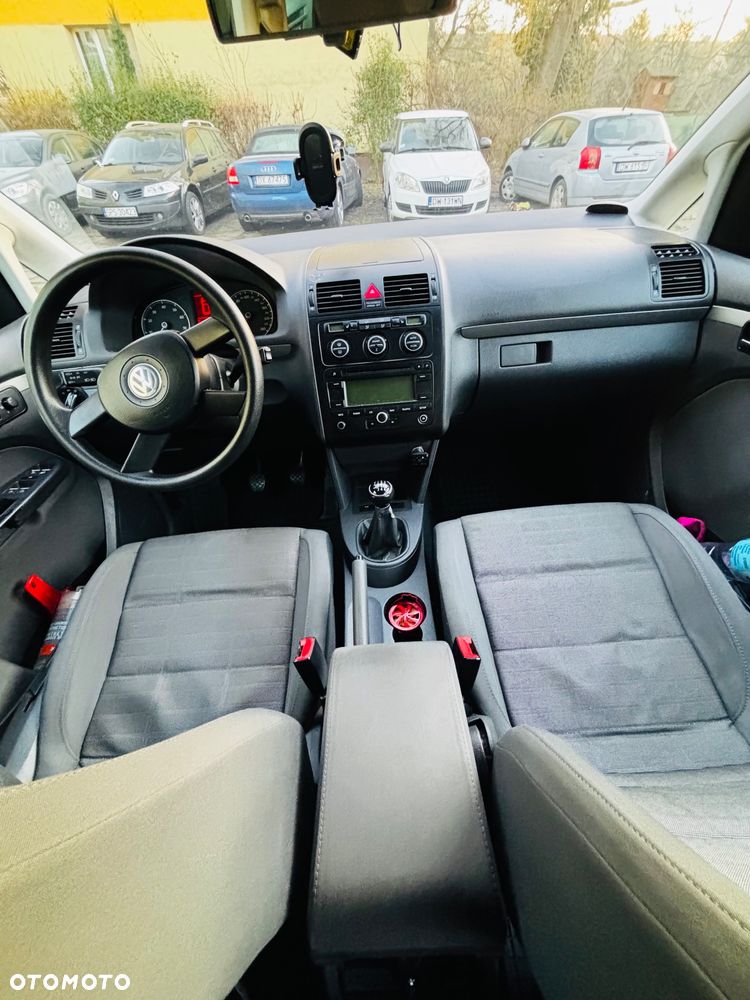 Volkswagen Touran 1.6 FSI Highline - 9