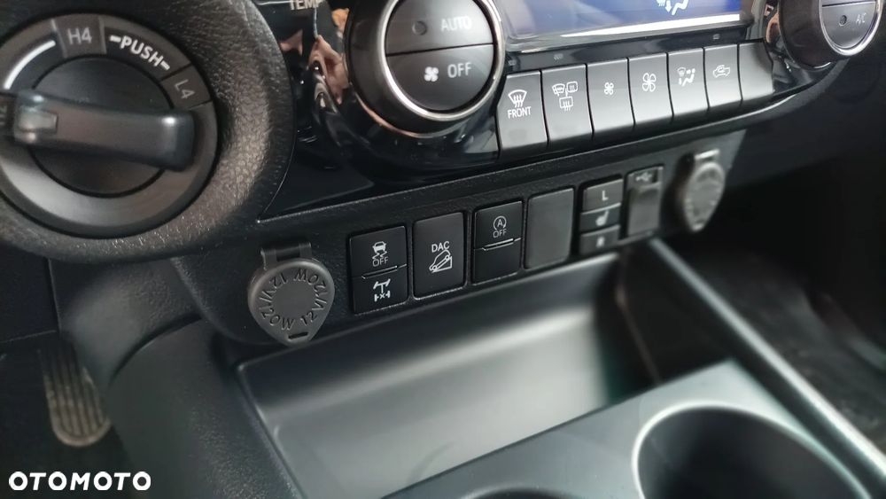Toyota Hilux 2.8 D-4D mHEV Double Cab Invincible 4x4 - 16