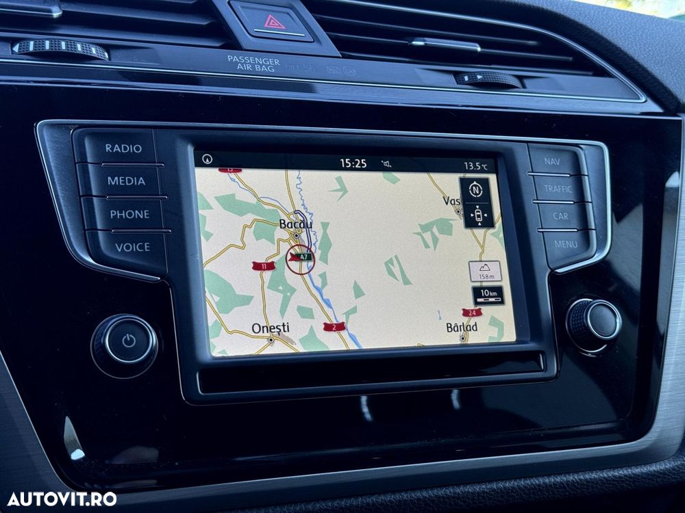 Volkswagen Touran - 12