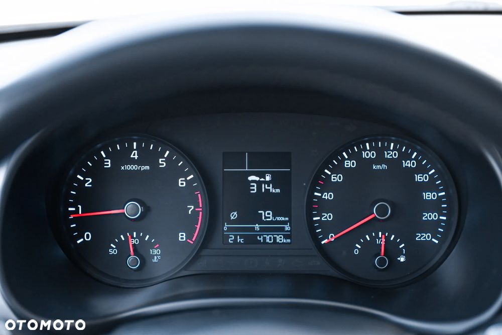 Kia Stonic 1.4 L - 8